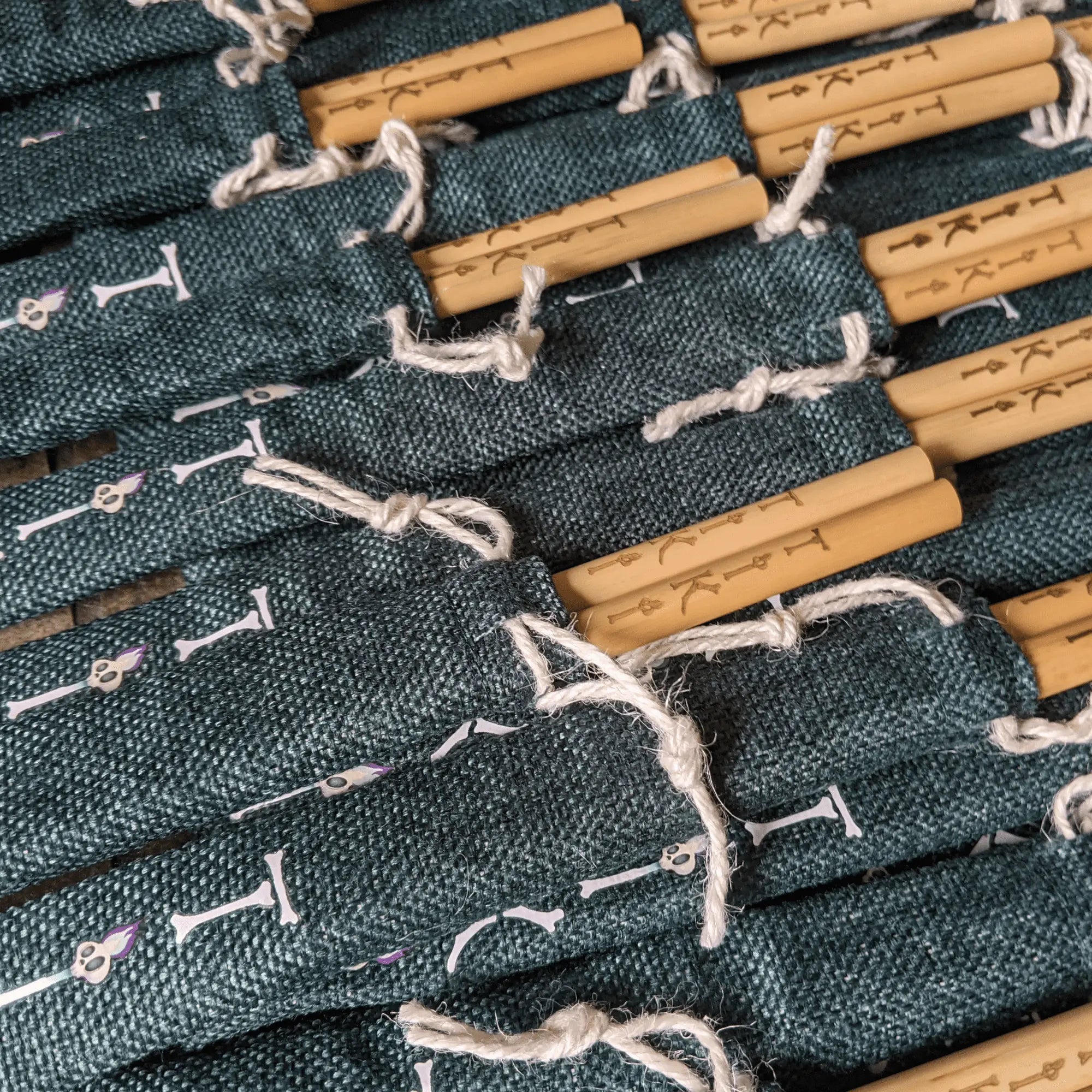 Tiki inspired jute two straw combo